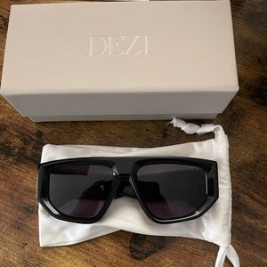 Black Dezi Backtrack Sunglasses